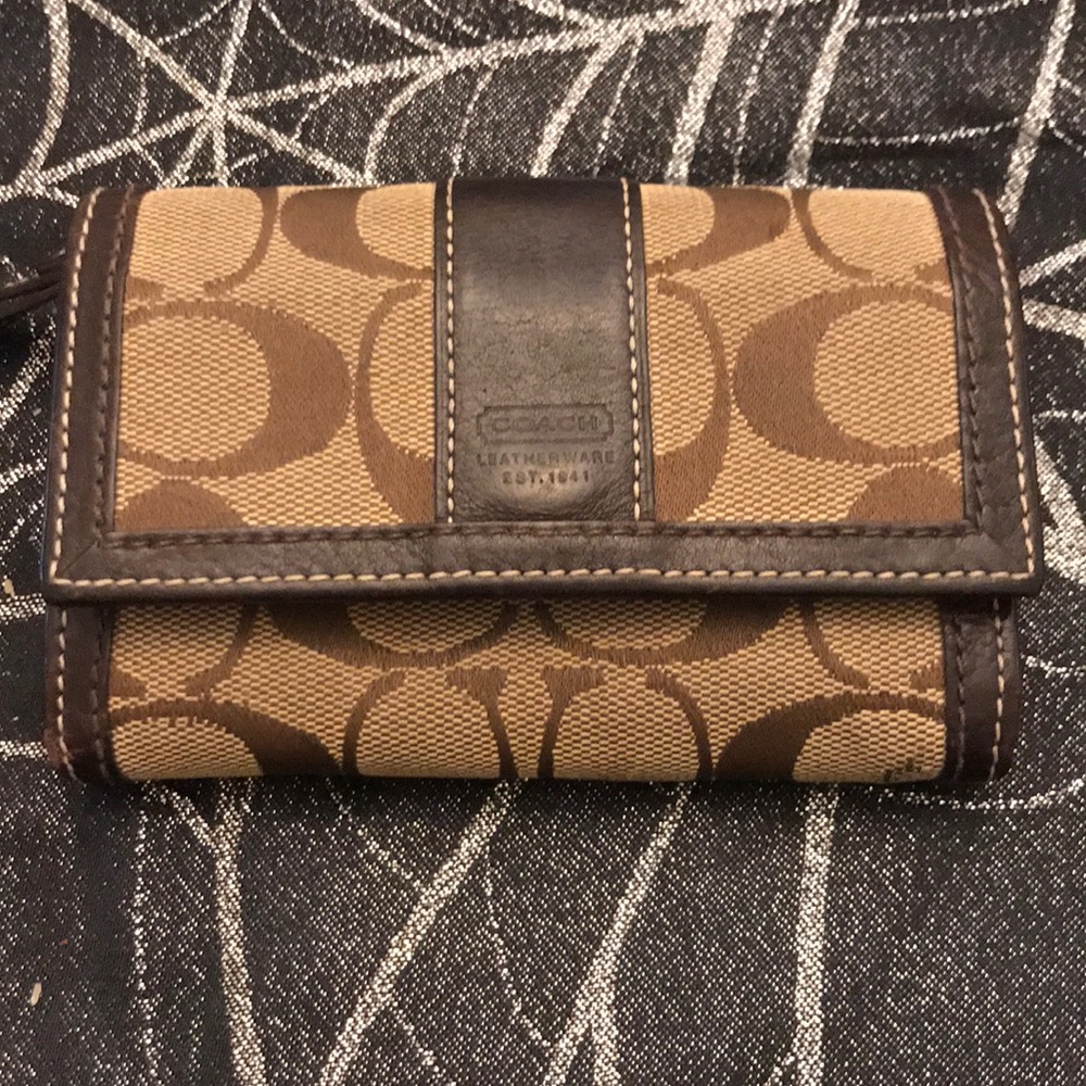Coach wallet with key ring.